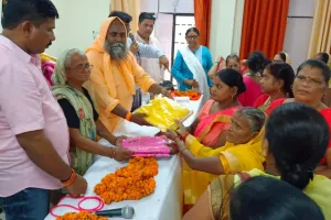 पीलीभीत: बाल विकास विभाग की ओर से आयोजित हुआ साड़ी वितरण कार्यक्रम