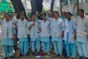 हल्द्वानी: जारी रहा नर्सिंग स्टाफ का कार्य बहिष्कार, मुख्यमंत्री से लगाई वेतन की गुहार