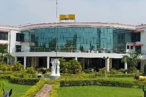 अयोध्या : वेटरनरी कॉलेज कर्मचारियों को नहीं मिला मेहनताना…आखिर क्या है मजबूरी पढ़ें