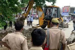 लखनऊ : सपा पार्षद के रसूख पर चला बुलडोजर… पढ़ें पूरा मामला