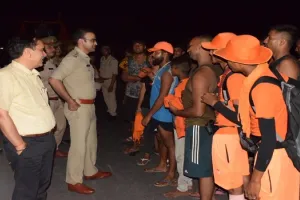 अमरोहा : कांवड़ियों की सुरक्षा व्यवस्था को लेकर हाईवे पर घूमे डीएम-एसपी, जाना हालचाल