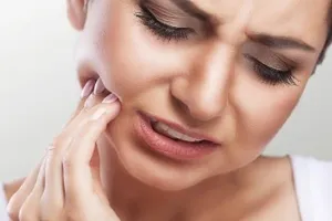 दांतों में सेंसिटिविटी की समस्या से हैं परेशान, तो अपनाएं यह घरेलू नुस्खे