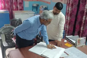 अयोध्या: सीएमओ के सामने स्वास्थ्य सेवाओं का आया सच, चिकित्सक ही नहीं सीएचसी अधीक्षक तक मिले गैरहाजिर