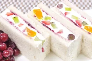 बच्चों के लंच बॉक्स में पैक करें हेल्दी और टेस्टी फ्रूट सैंडविच, झटपट कर सकते हैं तैयार