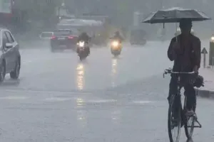 लखनऊ में बढ़ती उमस के बीच हुई बारिश, मौसम विभाग ने इन जिलों में जताई बरसात की संभावना