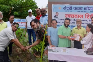 गोरखपुर: रोटरी क्लब ने पौधरोपण व रक्तदान शिविर लगाकर किया नए सत्र का आगाज