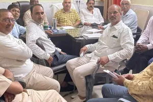 लखनऊ: स्वास्थ्यकर्मियों के स्थानान्तरण में जमकर हुआ खेल, मृतक को भी नहीं बख्शा