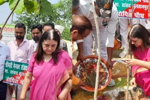 सुल्तानपुर: सांसद ने पौधा लगाकर किया वन महोत्सव कार्यक्रम का शुभारम्भ