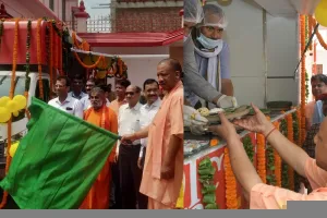 गरीबों व जरूरतमंदों की मदद के लिए आगे आएं सक्षम लोग: सीएम योगी