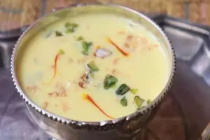 हरियाली तीज के खास मौके पर बनाएं स्वादिष्ट बासुंदी, जानें स्पेशल डेजर्ट रेसिपी