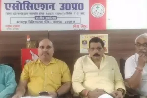 लखनऊ: 22 दिन बाद भी नहीं मिला न्याय, स्वास्थ्यकर्मियों में बढ़ता जा रहा गुस्सा