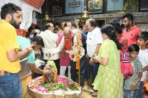 बरेली: हर-हर महादेव के जयकारे संग सावन मास में त्रिवटीनाथ मंदिर में उमड़ा भक्तों का हुजूम, देखें Photos