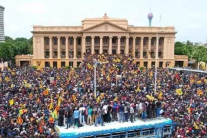 Sri Lanka Crisis: श्रीलंका में बवाल, राष्ट्रपति फरार, PM विक्रमसिंघे का इस्तीफा, देखें Video