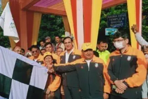 नैनीताल: रन फॉर पहाड़ थीम के साथ मानसून माउंटेन मैराथन का आगाज, धावकों का हौसला बढ़ाने पहुंचे अभिनेता हेमंत पांडे