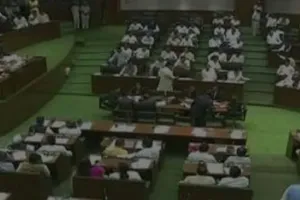 महाराष्ट्र में कैबिनेट विस्तार लटका, अब सचिव करेंगे मंत्री और राज्य मंत्रियों के कार्य