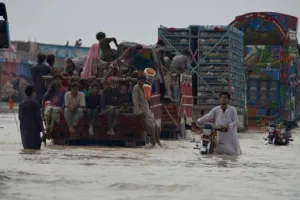 पाकिस्तान में बाढ़ की भयावह स्थिति से निपटने के लिए की जाएगी सेना की तैनाती, आपदा में तीन करोड़ से अधिक लाेग प्रभावित