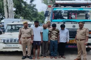 संभल :  केंटर लूट के चार आरोपी गिरफ्तार, तीन फरार