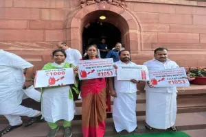 Video: लोकसभा में वापस लिया गया कांग्रेस के चार सांसदों का निलंबन, स्पीकर बोले- ये आखिरी चेतावनी