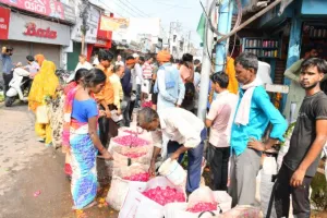 बरेली : श्रीकृष्ण जन्माष्टमी पर भी दिखी महंगाई, फूल, मेवा और फलों के रेट हाई