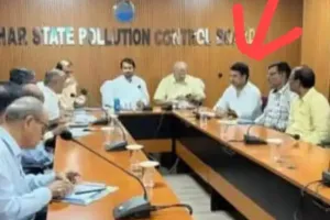 Video: बिहार में अब नया बवाल, सरकारी मीटिंग में लालू के लाल ने कर दिया ‘जीजाकांड’