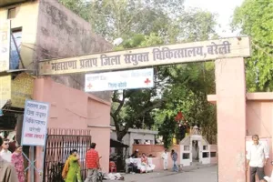 पीलीभीत के दो लोगों को सांप ने काटा, हालात बिगड़ने पर बरेली जिला अस्पताल में भर्ती