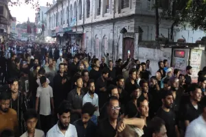 रामपुर : आज हर कौम यह कहती है हमारे हैं हुसैन, बीमारे कर्बला की याद में निकला अलम का जुलूस