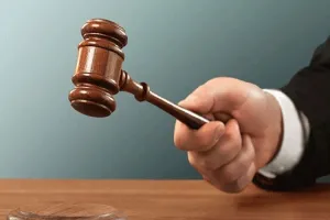 कोर्ट ने मारपीट मामले में दी जमानत, गिरफ्तारी प्रक्रिया में चूक के लिए पुलिस को लगाई फटकार