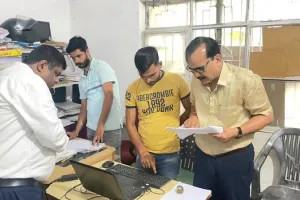 अमरोहा : डीएम ने किया भूलेख सत्यापन के कार्य का निरीक्षण