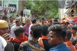 मुरादाबाद: खेल रहे बच्चों ने कांवड़ियों को मारा पत्थर, हंगामा