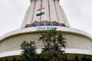 महाराष्ट्र विस: विपक्ष ने किसानों को पर्याप्त मुआवजा न देने पर सदन से बहिर्गमन किया