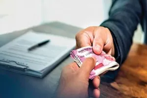 बिहार पुलिस भवन निगम का सुपरिटेंडिंग इंजीनियर 50 हजार रिश्वत लेते गिरफ्तार