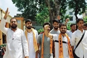 बिजनौर : छात्रों से अवैध वसूली को लेकर एबीवीपी का हंगामा