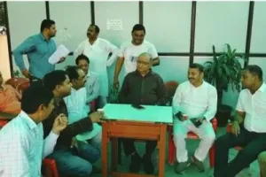 हल्द्वानी: सड़कों के गड्ढे खोल रहे निम्न गुणवत्ता और कमीशनखोरी की पोल, ग्राम प्रधानों ने विधायक भगत को बताया झोल