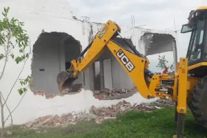 सपा ब्लाक प्रमुख सहित पांच अवैध कालोनियों पर बीडीए ने चलाया बुलडोजर