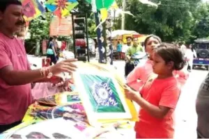 हल्द्वानी: रक्षाबंधन पर पतंगबाजी के उल्लास से छाया आकाश, हरियाणा की फैंसी पतंगों की धूम