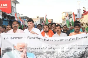 अयोध्या : महापौर के नेतृत्व में निकाला गया मौन जुलूस