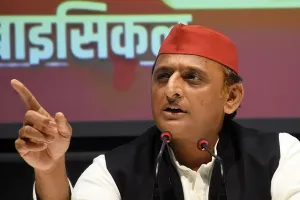 अखिलेश यादव ने पीएम मोदी पर कसा तंज, कहा- लाल किले से किया गया वादा पूरा होना जरूरी