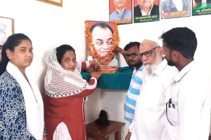 बहराइच : सपा ने पार्टी के संस्थापक जनेश्वर मिश्र की मनाई जयंती