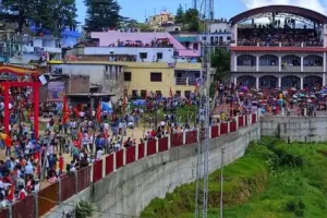 चंपावत: नौ मिनट तक चली ऐतिहासिक बग्वाल, 30 घायल, मां बाराही के दर्शनों के लिए लगी कतार