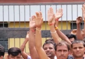 बहराइच : नेटवर्क की समस्या से परेशान उपभोक्ताओं का प्रदर्शन