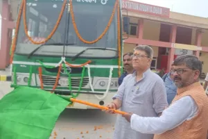 अयोध्या : दो विधायकों ने चित्रकूट के लिए रवाना की बस, कार्यक्रम से मीडिया को रखा दूर