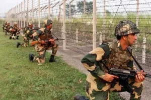 जम्मू-कश्मीर में मादक पदार्थों की तस्करी की कोशिश विफल, गोलीबारी में पाकिस्तानी घुसपैठिया घायल