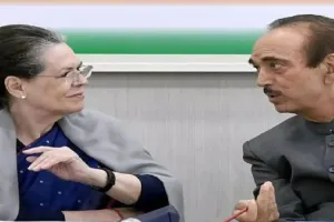 आजाद ने इस्तीफा पर सोनिया से कहा- पार्टी पूरी तरह से बर्बाद हो गई