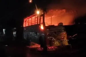 पीलीभीत: रोडवेज की बस अचानक बनी आग का गोला, जांच में जुटी पुलिस