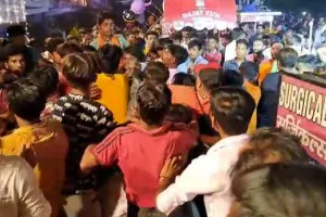 बरेली: डीजे पर डांस करने को लेकर दो पक्षों में जमकर मारपीट, हंगामा