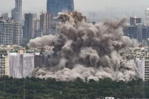 चंद सेकेंड में जमींदोज Twin Tower, सोशल मीडिया शुरू हुआ Memes Shower