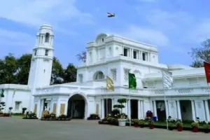 विधायकों के रातभर चले प्रदर्शन के बाद दिल्ली विधानसभा परिसर में सांसदों के प्रवेश पर लगी रोक