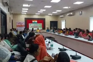 मथुरा: अब आशाओं के हाथ महिला अपराध रोकने की डोर, वर्करों को दिया प्रशिक्षण