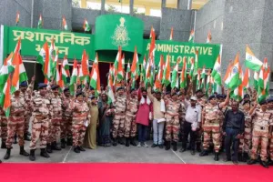 बरेली: आजादी का अमृत महोत्सव, आईटीबीपी जवानों ने किया तिरंगा वितरित