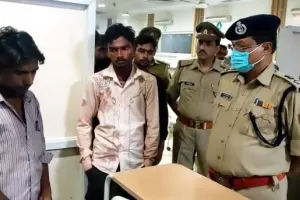 बदायूं: पोल से दबे तीनों बच्चों की हालत गंभीर, एसएसपी अस्पताल पहुंचे